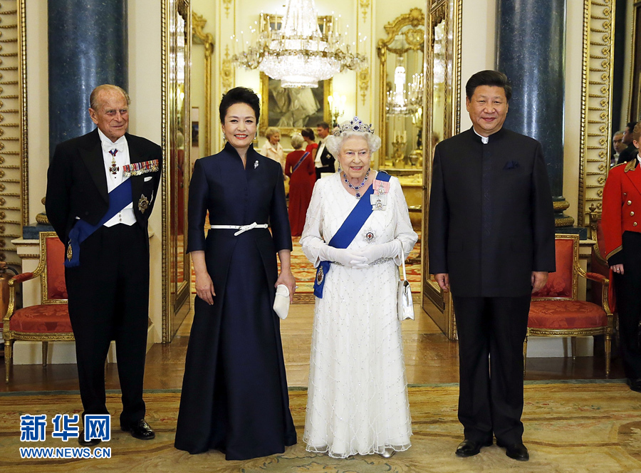 10月20日，國家主席習(xí)近平在倫敦白金漢宮出席英國女王伊麗莎白二世舉行的歡迎晚宴。 新華社記者 鞠鵬 攝