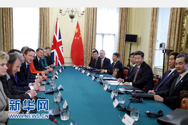 10月21日，國(guó)家主席習(xí)近平在倫敦唐寧街首相府同英國(guó)首相卡梅倫舉行會(huì)談。 新華社記者 鞠鵬 攝 