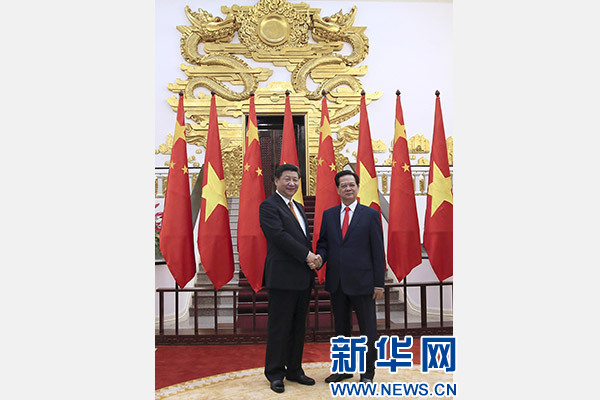 11月5日，中共中央總書記、國家主席習近平在河內(nèi)同越南總理阮晉勇舉行會談。 新華社記者 蘭紅光 攝