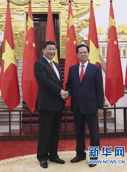 11月5日，中共中央總書記、國家主席習近平在河內(nèi)會見越南總理阮晉勇。新華社記者 蘭紅光 攝 