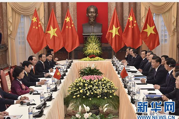 11月6日，中共中央總書記、國(guó)家主席習(xí)近平在河內(nèi)同越南國(guó)家主席張晉創(chuàng)舉行會(huì)談。 新華社記者李濤攝