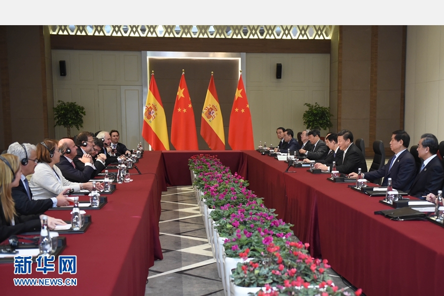 11月16日，國家主席習近平在土耳其安塔利亞會見西班牙首相拉霍伊。 新華社記者 張鐸 攝