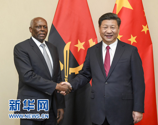 12月3日，國家主席習(xí)近平在約翰內(nèi)斯堡會見安哥拉總統(tǒng)多斯桑托斯。 新華社記者 謝環(huán)馳 攝