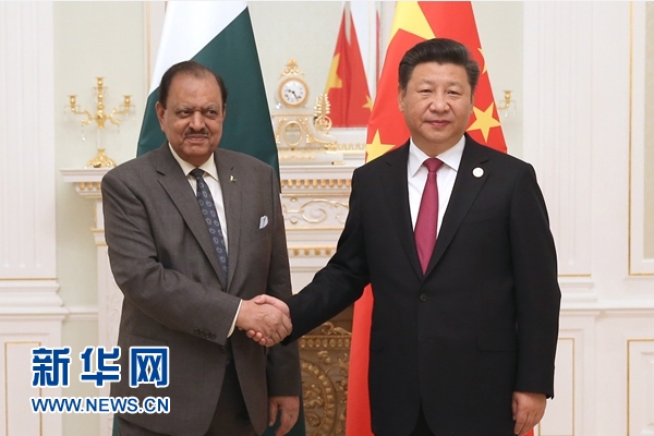 6月23日，國(guó)家主席習(xí)近平在塔什干會(huì)見(jiàn)巴基斯坦總統(tǒng)侯賽因。新華社記者馬占成攝