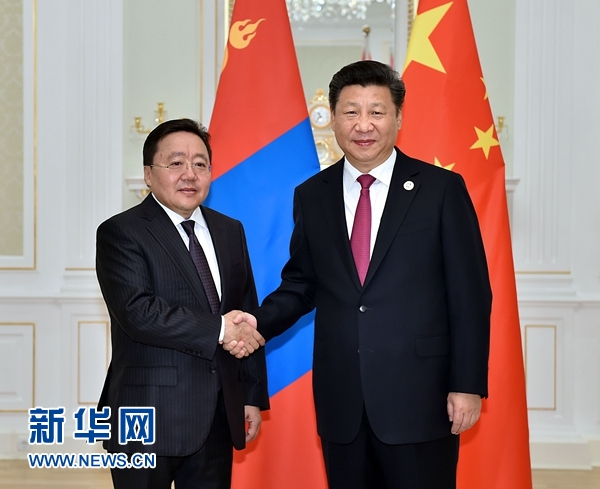 6月23日，國家主席習(xí)近平在塔什干會見蒙古國總統(tǒng)額勒貝格道爾吉。 新華社記者李濤攝