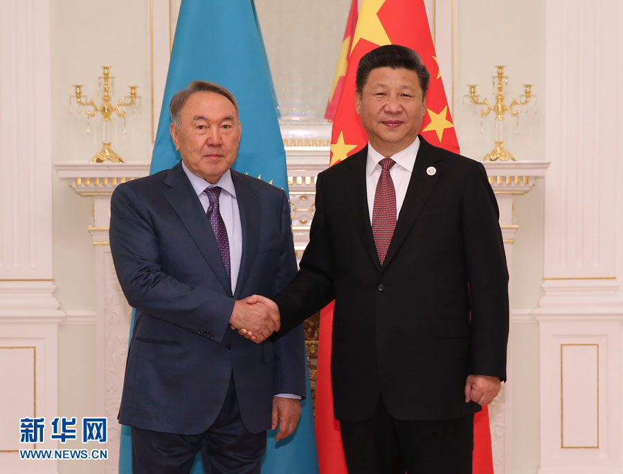 6月24日，國家主席習(xí)近平在塔什干會(huì)見哈薩克斯坦總統(tǒng)納扎爾巴耶夫。 新華社記者 蘭紅光 攝 