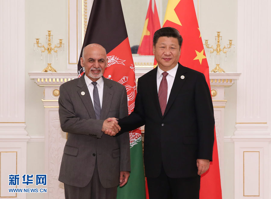  6月24日，國(guó)家主席習(xí)近平在塔什干會(huì)見阿富汗總統(tǒng)加尼。 新華社記者蘭紅光 攝 