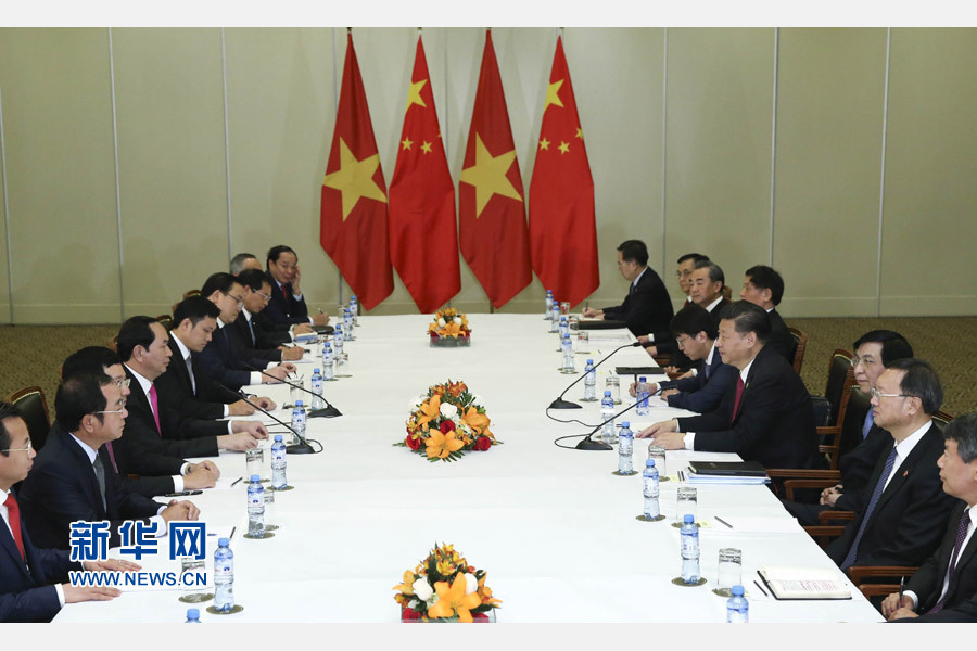 11月19日，國(guó)家主席習(xí)近平在利馬會(huì)見越南國(guó)家主席陳大光。新華社記者 龐興雷 攝 
