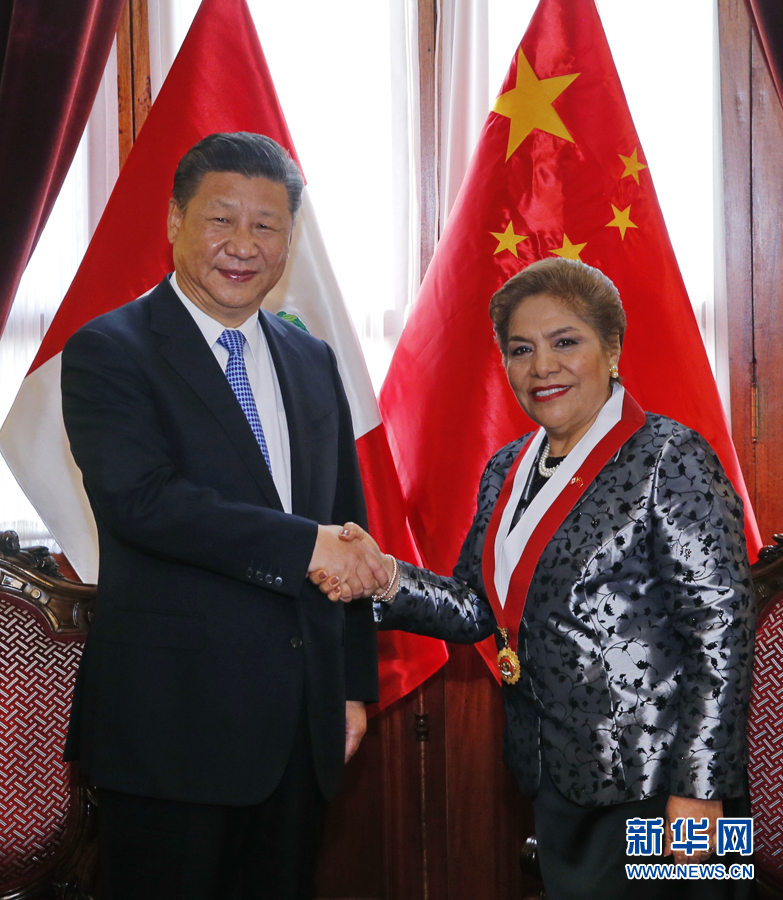11月21日，國家主席習(xí)近平在利馬會見秘魯國會主席薩爾加多。新華社記者 鞠鵬 攝