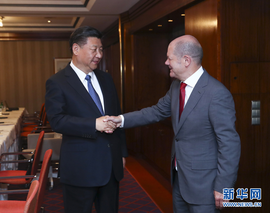 7月6日，國家主席習(xí)近平在漢堡會(huì)見漢堡市市長(zhǎng)肖爾茨。 新華社記者謝環(huán)馳 攝