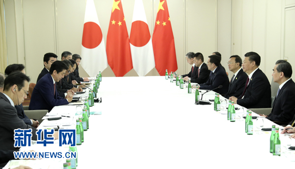 7月8日，國(guó)家主席習(xí)近平應(yīng)約在漢堡會(huì)見日本首相安倍晉三。新華社記者 馬占成 攝