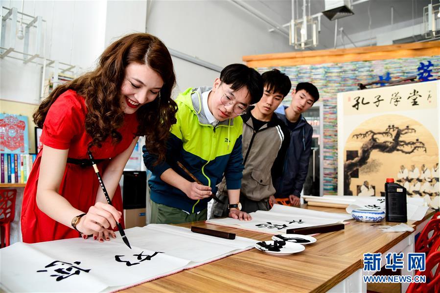 （新華全媒頭條·上合青島峰會·圖文互動）（13）遠航，揚起“上海精神”的時代風帆——寫在上海合作組織成員國元首理事會第十八次會議即將召開之際