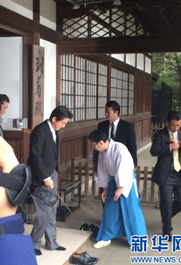 安倍為何不顧?quán)彿磳?duì)，執(zhí)意參拜？